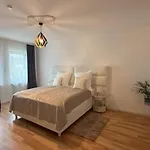 Modernes Design-apartment In Nahe Altstadt Apartment